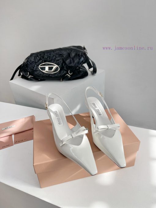 Miumiu 24/Spring/Summer Fashion Style Kitten and Square Head SandalsThe pointed end of the mqrt296kr