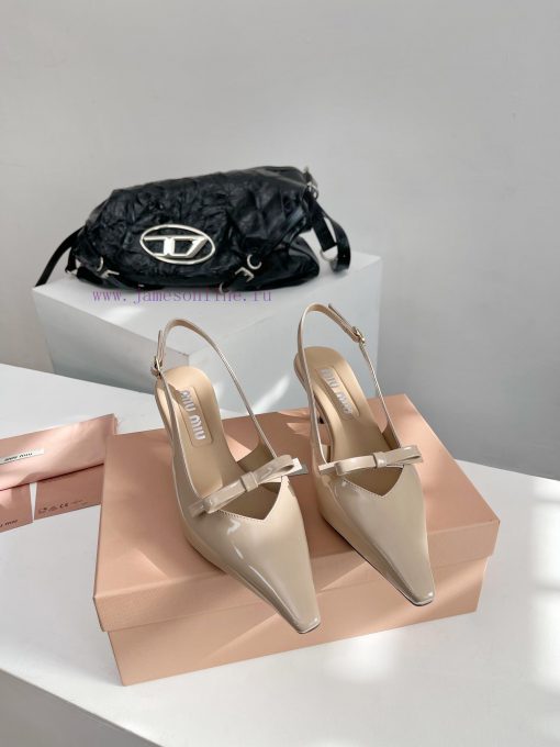 Miumiu 24/Spring/Summer Fashion Style Kitten and Square Head SandalsThe pointed end of the mgcoh9z8s