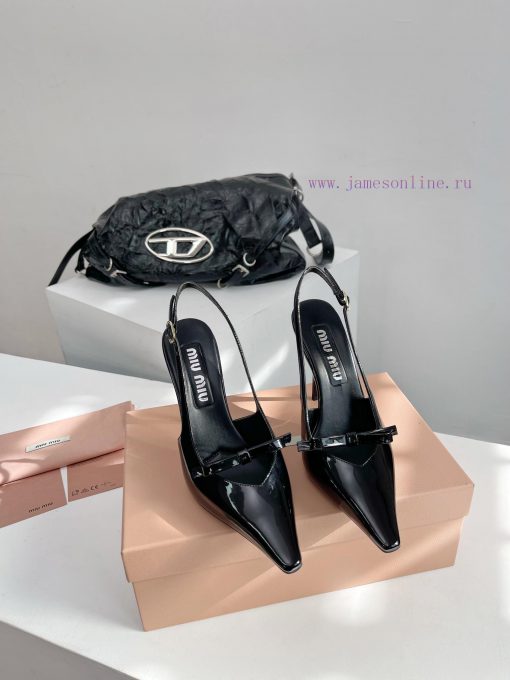Miumiu 24/Spring/Summer Fashion Style Kitten and Square Head SandalsThe pointed end of the mbiqflyn1
