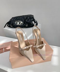 Miumiu 24/Spring/Summer Fashion Style Kitten and Square Head SandalsThe pointed end of the my39d6490