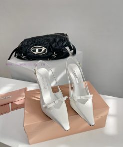 Miumiu 24/Spring/Summer Fashion Style Kitten and Square Head SandalsThe pointed end of the mme9zw5s4