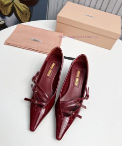 The miumiu cat follow-up shoes feature a brand new and super beautiful decoration, full of f67gg8144