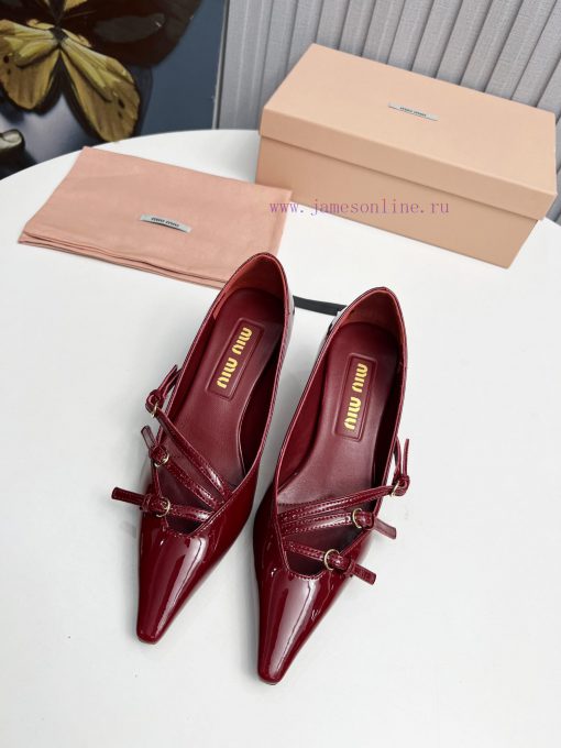 The miumiu cat follow-up shoes feature a brand new and super beautiful decoration, full of f67gg8144
