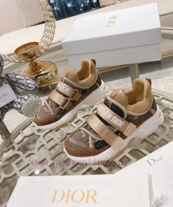 Classic series casual style Velcro sneakers, this D-Wander sports shoe showcases a modern ury3wb8g30