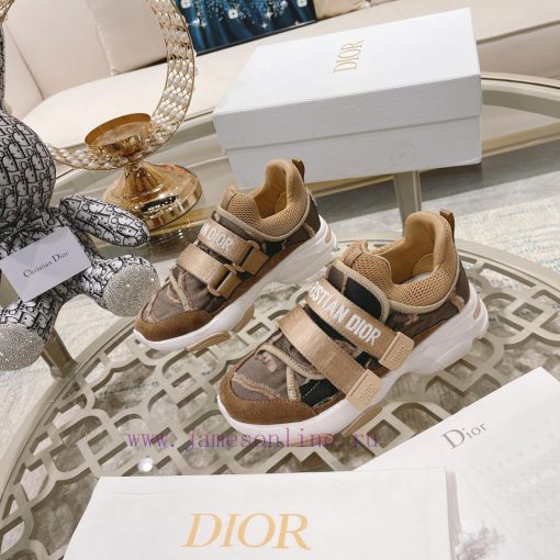 Classic series casual style Velcro sneakers, this D-Wander sports shoe showcases a modern ury3wb8g30