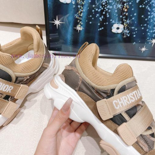 Classic series casual style Velcro sneakers, this D-Wander sports shoe showcases a modern ury3wb8g30 - Image 8