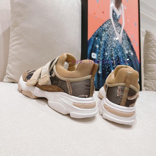 Classic series casual style Velcro sneakers, this D-Wander sports shoe showcases a modern ury3wb8g30 - Image 10