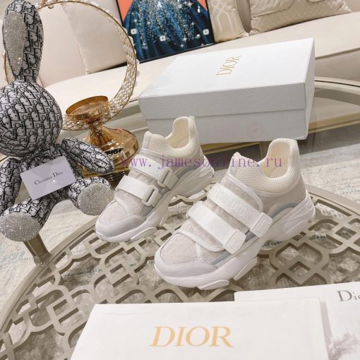 Dior Classic Series Casual Velcro SneakersThis D-Wander sports shoe showcases a modern urban718vuoti