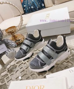 Dior Classic Series Casual Velcro SneakersThis D-Wander sports shoe showcases a modern urbandzkhtryr