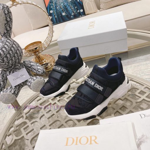 Dior Classic Series Casual Velcro SneakersThis D-Wander sports shoe showcases a modern urban3463hjmd