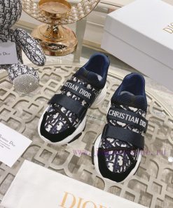 Dior Classic Series Casual Velcro SneakersThis D-Wander sports shoe showcases a modern urban7xyzl9c3