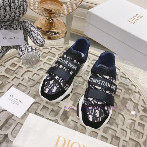 Dior Classic Series Casual Velcro SneakersThis D-Wander sports shoe showcases a modern urban7xyzl9c3