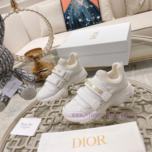 Dior Classic Series Leather Velcro Casual SneakersThis D-Wander sports shoe showcases a modevlz74r0s