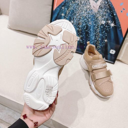 Dior Classic Series Leather Velcro Casual SneakersThis D-Wander sports shoe showcases a model5y5xxxv - Image 10