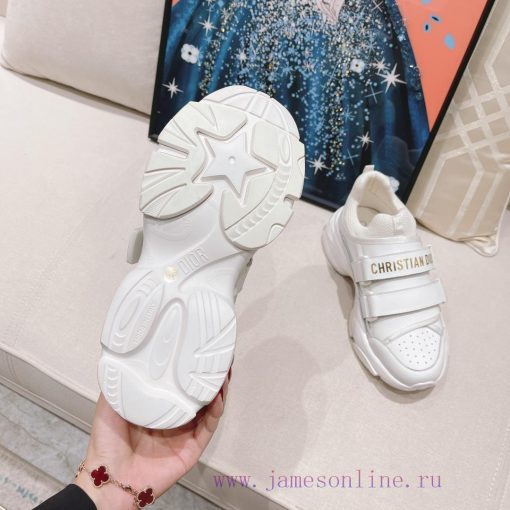 Dior Classic Series Leather Velcro Casual SneakersThis D-Wander sports shoe showcases a modevlz74r0s - Image 10