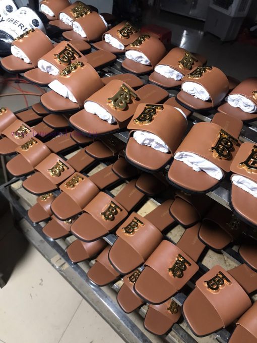 New Product Launch ️ Burberry Flat Slippers Channel Goods Vulcanized One Step Stepping Burbe4acync3g