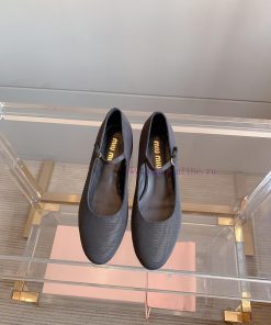 Miu's new thick heel Mary Jane single shoe show, the latest single shoe thick heel design incr7j94nb