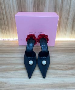 Magda Butrym, as the founder of the brand, has redefined femininity in her unique way. She ci4pvnvvo