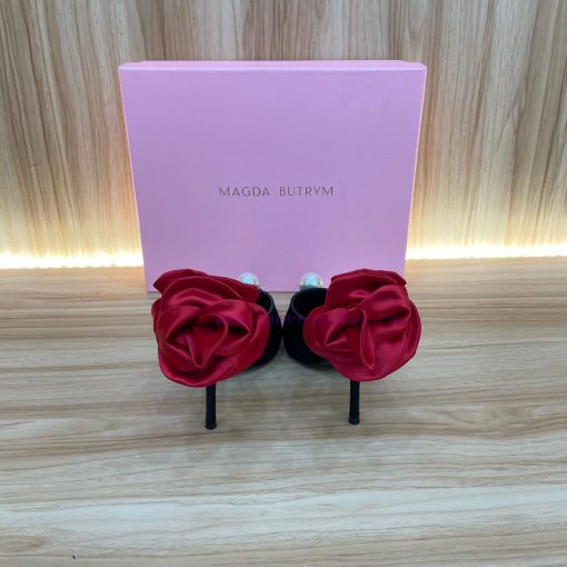 Magda Butrym, as the founder of the brand, has redefined femininity in her unique way. She ci4pvnvvo - Image 6