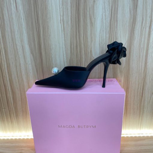 Magda Butrym, as the founder of the brand, has redefined femininity in her unique way. She cbjdsve6p - Image 3