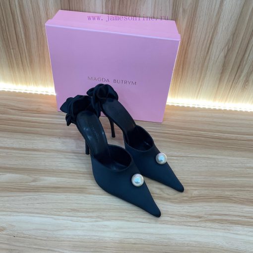 Magda Butrym, as the founder of the brand, has redefined femininity in her unique way. She cbjdsve6p - Image 4