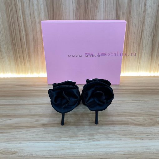 Magda Butrym, as the founder of the brand, has redefined femininity in her unique way. She cbjdsve6p - Image 5
