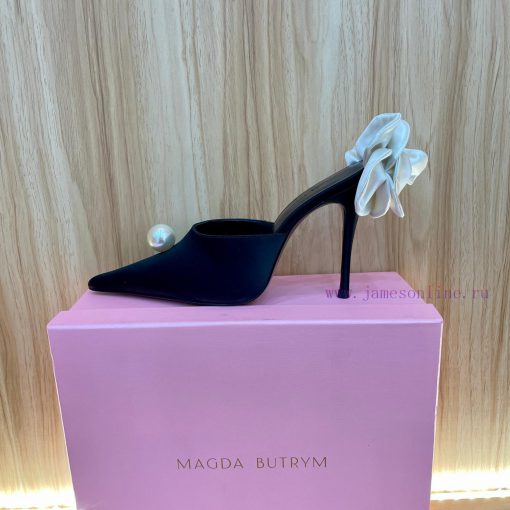 Magda Butrym, as the founder of the brand, has redefined femininity in her unique way. She ci05gte5q - Image 5