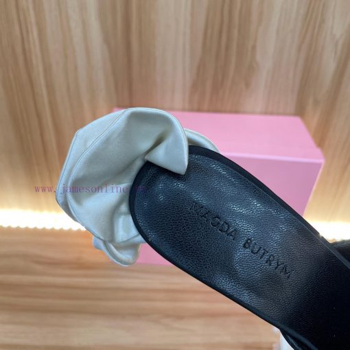Magda Butrym, as the founder of the brand, has redefined femininity in her unique way. She ci05gte5q - Image 7