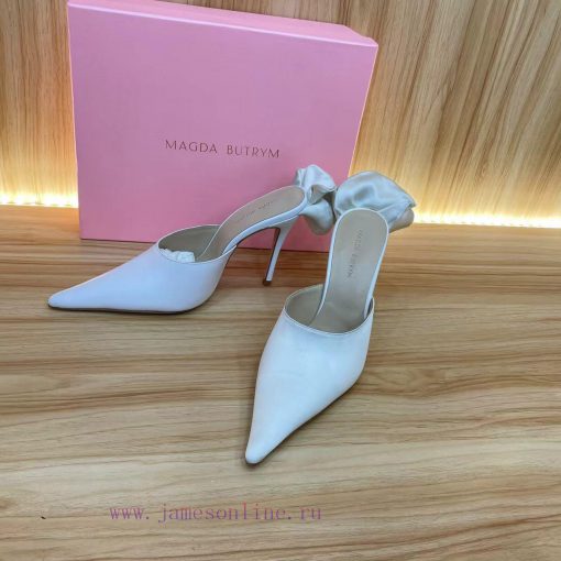 Magda Butrym, as the founder of the brand, has redefined femininity in her unique way. She c8dp8k2ed - Image 3