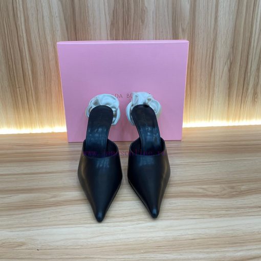 Magda Butrym, as the founder of the brand, has redefined femininity in her unique way. She cvg8b5ap0
