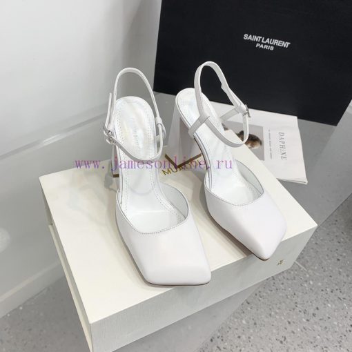 Amina Muaddi2024's new Charlotte series high heels have sharp edges and slanted square headssp1sycnj - Image 3
