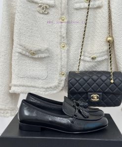 Chanel | Chanel 24C Classictasseled loafers The shoe upper is made of imported calf leatherM73dv8h06