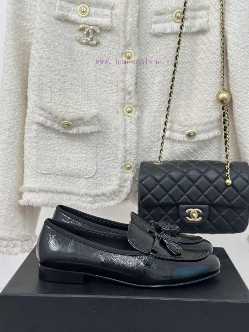 Chanel | Chanel 24C Classictasseled loafers The shoe upper is made of imported calf leatherM73dv8h06