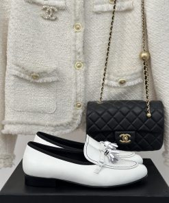 Chanel | Chanel 24C Classictasseled loafers The shoe upper is made of imported calf leatherMuull4dn3