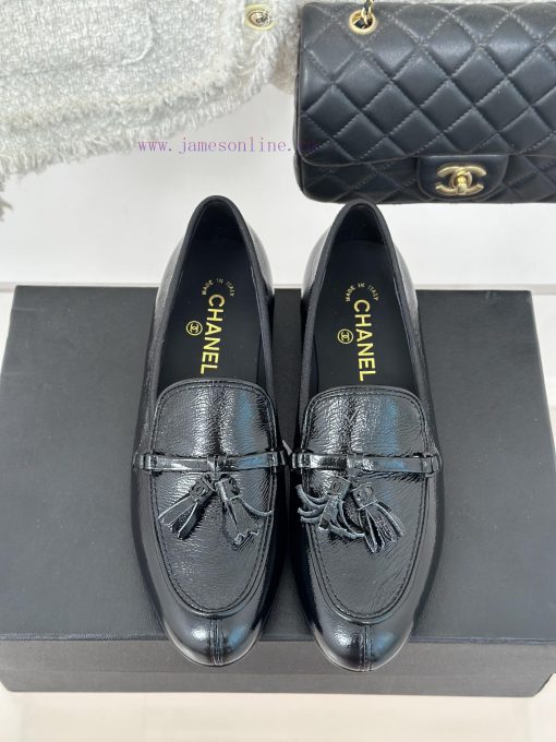 Chanel | Chanel 24C Classictasseled loafers The shoe upper is made of imported calf leatherM73dv8h06 - Image 5