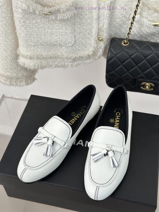 Chanel | Chanel 24C Classictasseled loafers The shoe upper is made of imported calf leatherMuull4dn3 - Image 3