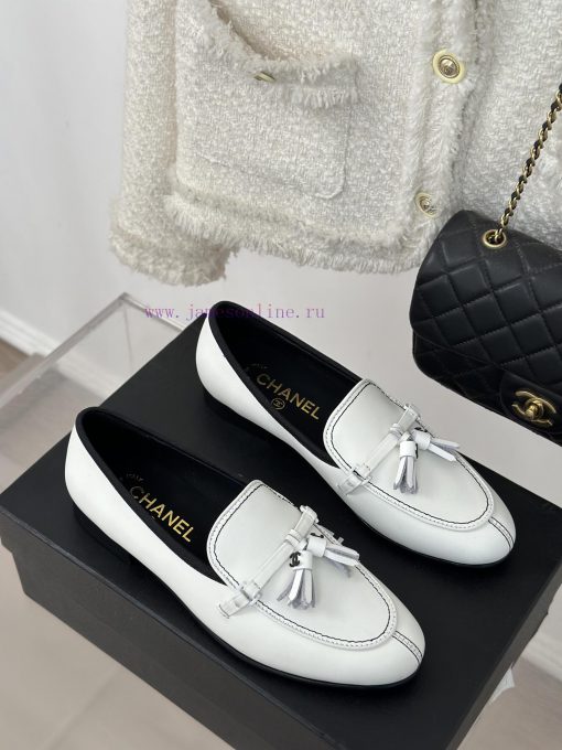 Chanel | Chanel 24C Classictasseled loafers The shoe upper is made of imported calf leatherMuull4dn3 - Image 4