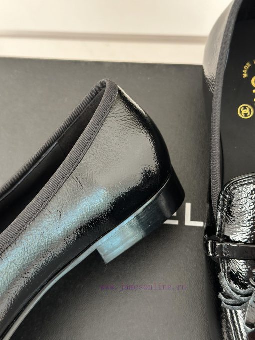 Chanel | Chanel 24C Classictasseled loafers The shoe upper is made of imported calf leatherM73dv8h06 - Image 7
