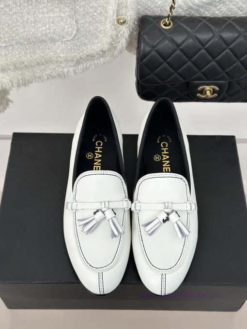 Chanel | Chanel 24C Classictasseled loafers The shoe upper is made of imported calf leatherMuull4dn3 - Image 5
