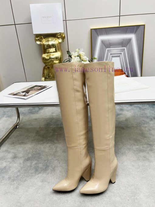 Saint Laurent "𝙎𝙖𝙞𝙣𝙩𝙇𝙖𝙪𝙧𝙚𝙣𝙩, the winter boot designer of 2022 combines the most classic smalq4al9k2m