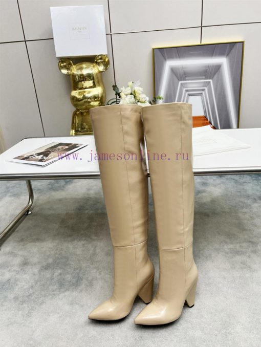 Saint Laurent "𝙎𝙖𝙞𝙣𝙩𝙇𝙖𝙪𝙧𝙚𝙣𝙩, the winter boot designer of 2022 combines the most classic smalq4al9k2m - Image 2