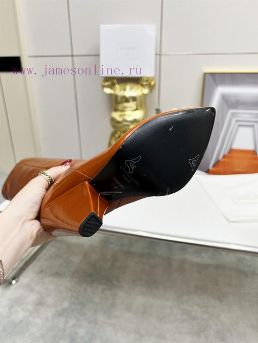 Saint Laurent "𝙎𝙖𝙞𝙣𝙩𝙇𝙖𝙪𝙧𝙚𝙣𝙩, the winter boot designer of 2022 combines the most classic smalej80fhzi - Image 9