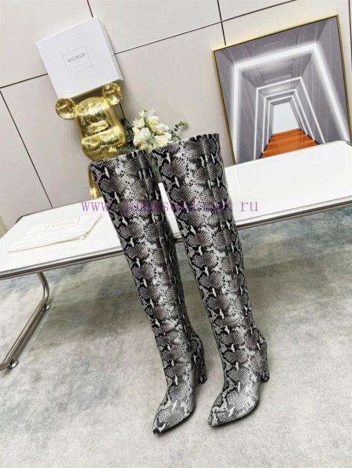 Saint Laurent "𝙎𝙖𝙞𝙣𝙩𝙇𝙖𝙪𝙧𝙚𝙣𝙩, the winter boot designer of 2022 combines the most classic smaehnsdal4