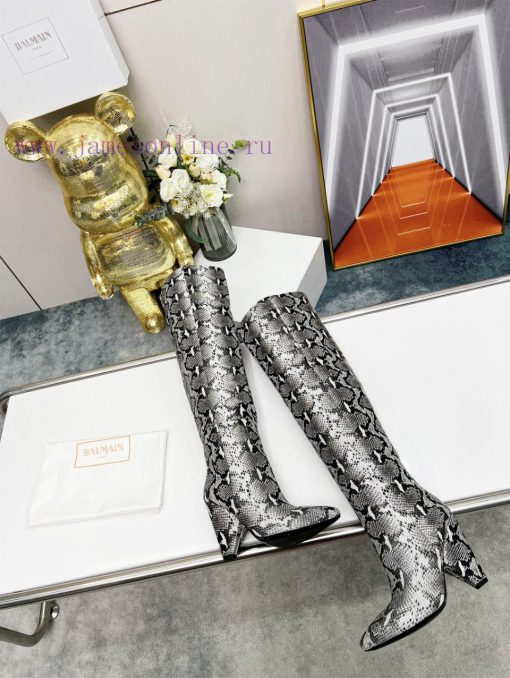 Saint Laurent "𝙎𝙖𝙞𝙣𝙩𝙇𝙖𝙪𝙧𝙚𝙣𝙩, the winter boot designer of 2022 combines the most classic smaehnsdal4 - Image 10
