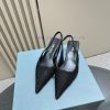 PRADA's early spring runway show, the internet famous "Dreaming City", is a must-have for Prc1zsf535
