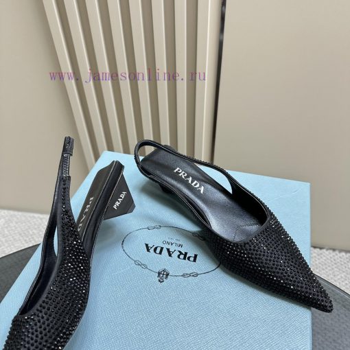 PRADA's early spring runway show, the internet famous "Dreaming City", is a must-have for Prc1zsf535 - Image 4
