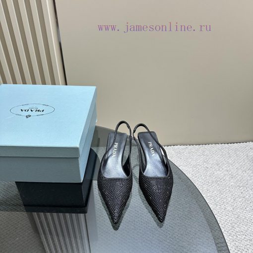 PRADA's early spring runway show, the internet famous "Dreaming City", is a must-have for Prc1zsf535 - Image 7