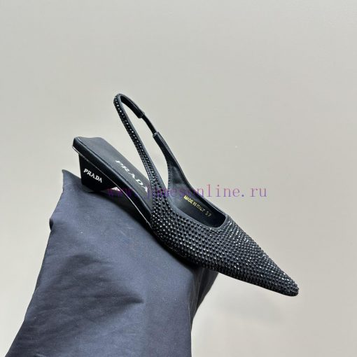 PRADA's early spring runway show, the internet famous "Dreaming City", is a must-have for Prc1zsf535 - Image 8