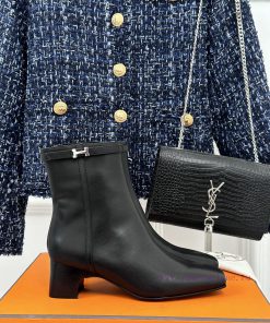 Hermes Classic Autumn/WinterKelly's chunky ankle bootsGo materialThe shoe upper is made of of4336db9