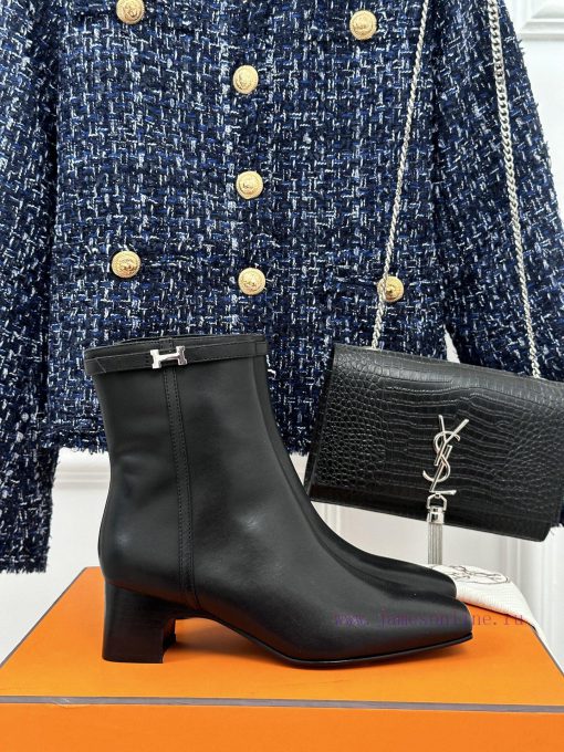 Hermes Classic Autumn/WinterKelly's chunky ankle bootsGo materialThe shoe upper is made of of4336db9